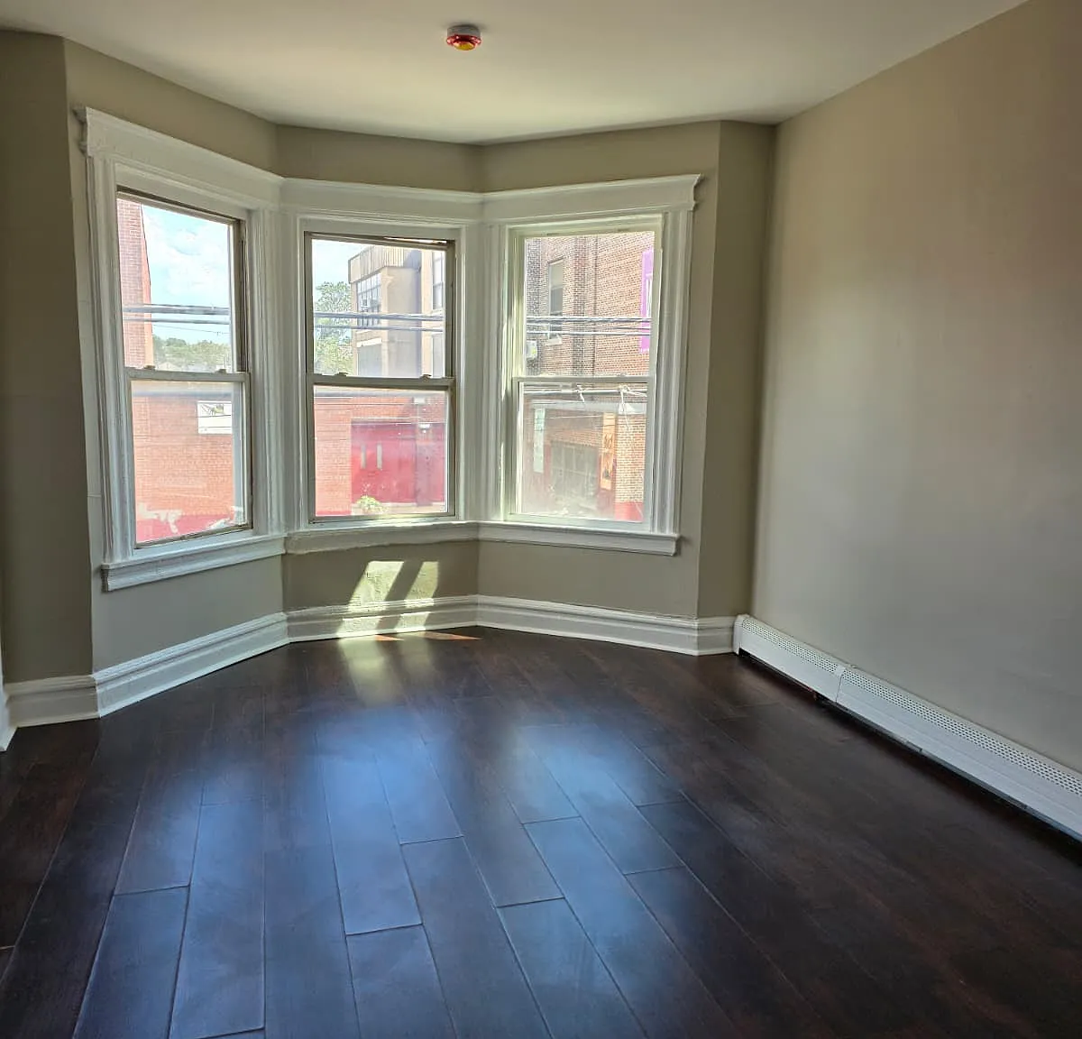 3 bed, $2,025 — Photo 1