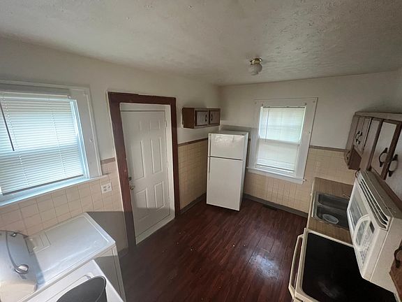 3rd image of 2108 Harrison Ave #1