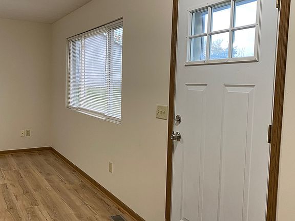4th image of 14757 Hillcrest Ave