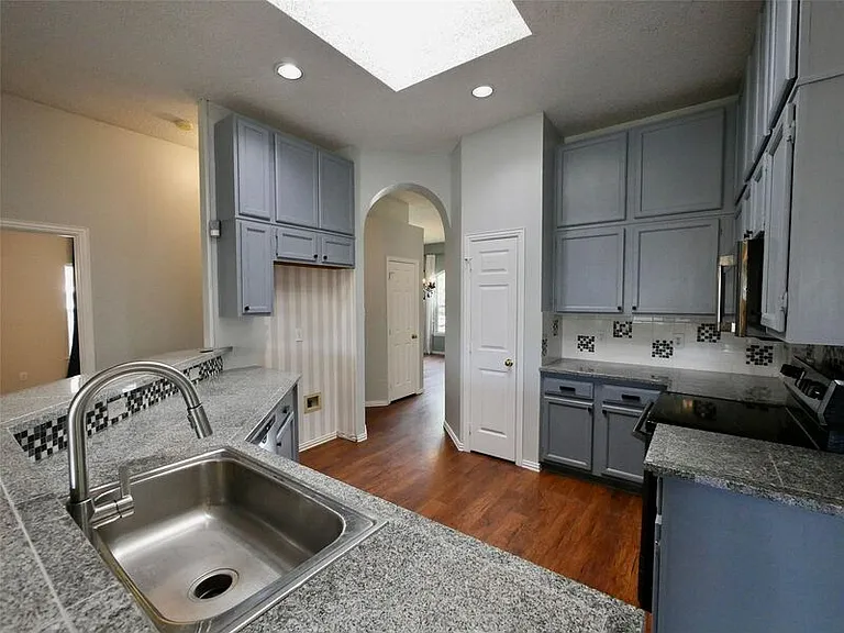 4502 Highlands Dr — Photo 8