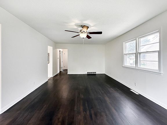 4th image of 3542 Avenue G