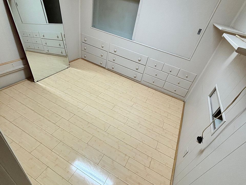 Flexible room space for office or dressing room with built-in closet and drawers.