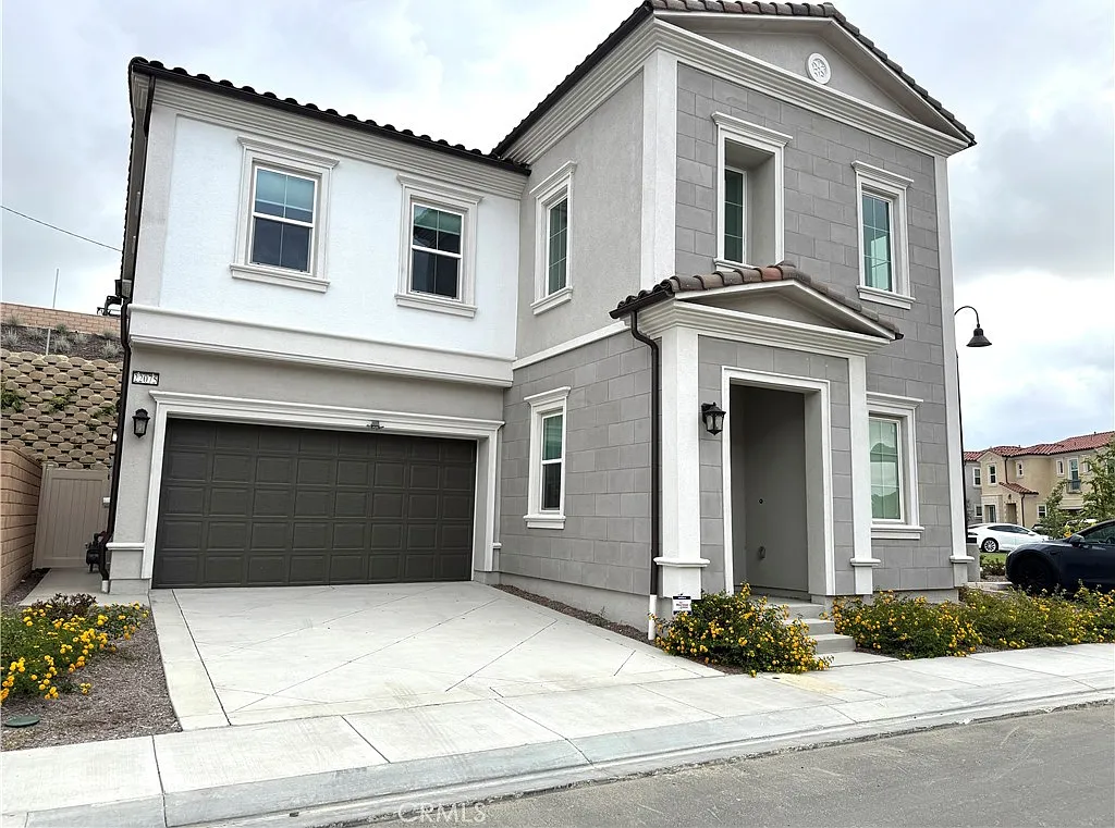 4 bed, 3.5 bath, 2471 sqft, $5,280 — Photo 2