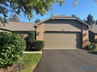 23 Meadowpond Dr, Perrysburg, OH 43551