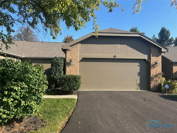 23 Meadowpond Dr, Perrysburg, OH 43551