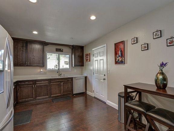 5th image of 1928 Fernwood Dr