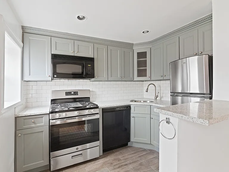 615 Warren St #3 — Photo 4