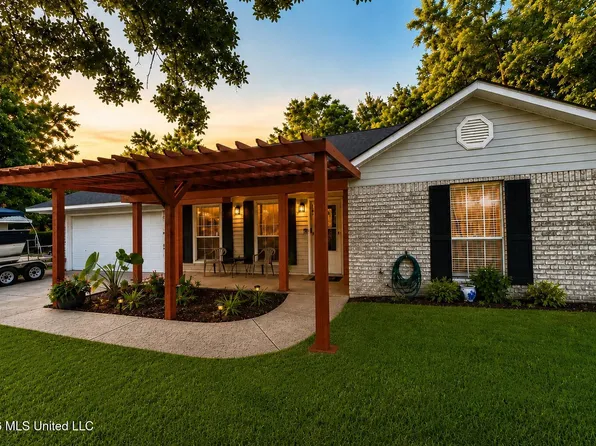 9208 Seahorse Ave, Ocean Springs, MS 39564
