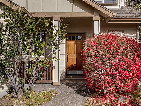 4th image of 1512 NE Quiet Ridge Ln