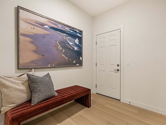 Amery 26 - Garage Foyer- Brookfield Residential