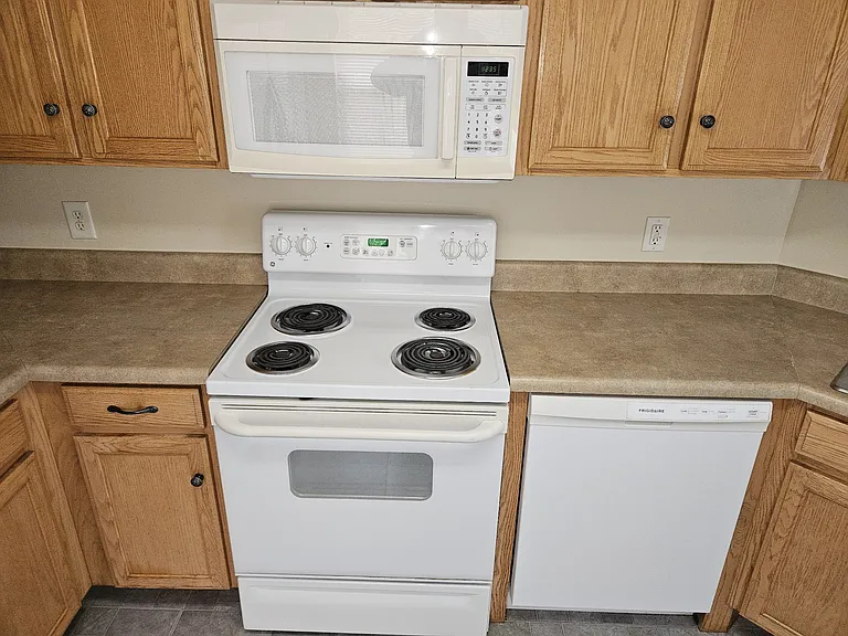 403 Ford Ct — Photo 8