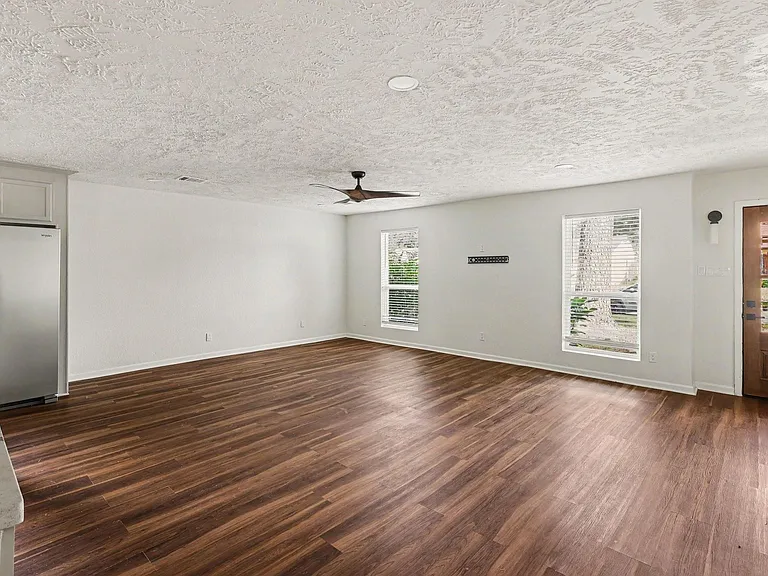 2430 Summer Spring Dr — Photo 5