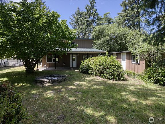 5th image of 130 Octopus Avenue NE