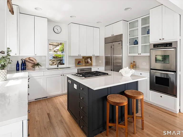 64 Ocean Dr E — Photo 11