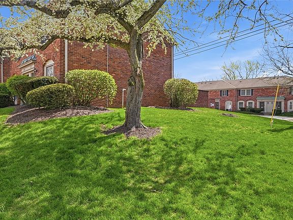 4th image of 100 Jamestown Ct