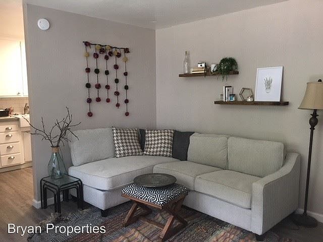 1st image of 3220 W St APT 4