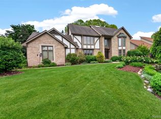 30693 Huntsman Dr E, Farmington Hills, MI 48331