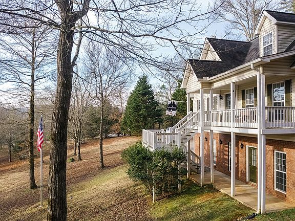 3rd image of 94 Old Place Rd