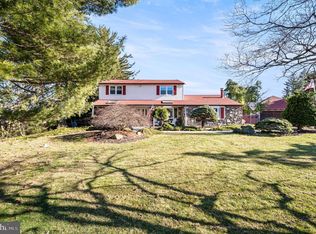 947 Barnswallow Ln, Huntingdon Valley, PA 19006