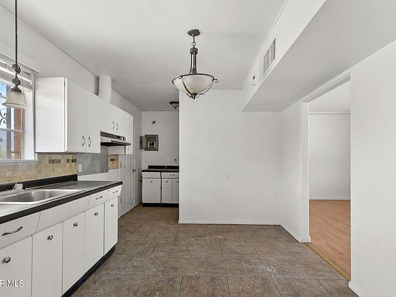 2nd image of 1905 Saint Johns Dr