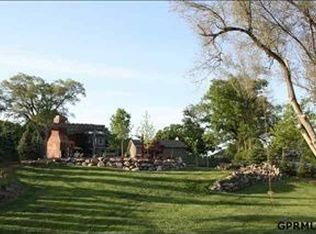 9505 W Center Rd, Omaha, NE 68124