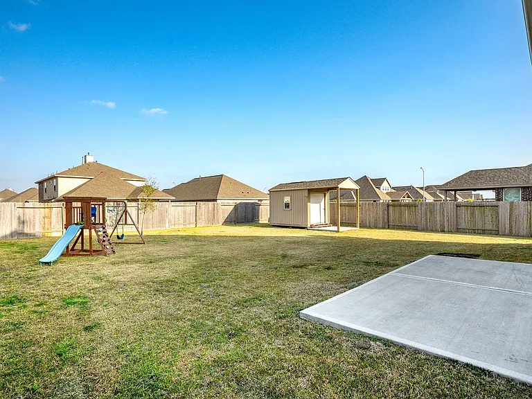135 San Bernard Dr — Photo 36