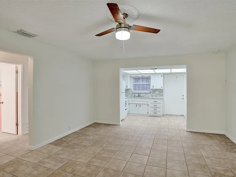 4240 NW 21st Ave — Photo 9