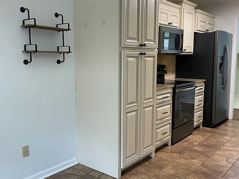 214 Fairway Blvd — Photo 9