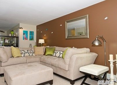 2nd image of 14 Glen Hollow Dr APT E18