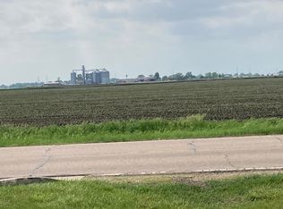 2927 Peoria St, Peru, IL 61354