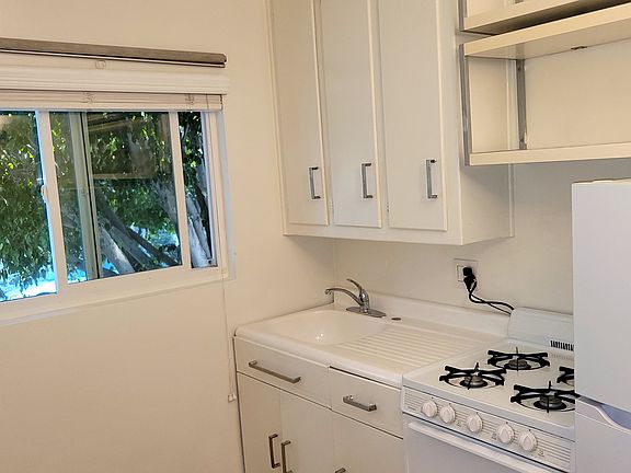 4th image of 2915 2nd St