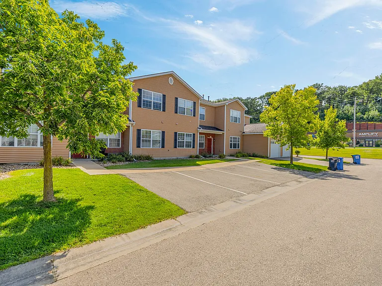 Cascade Shores Townhomes + Flats — Photo 10