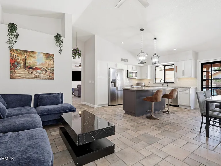 8875 S Ash Ave — Photo 9