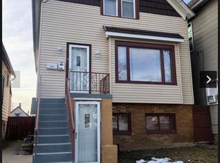 2407 S 9th St, Milwaukee, WI 53215