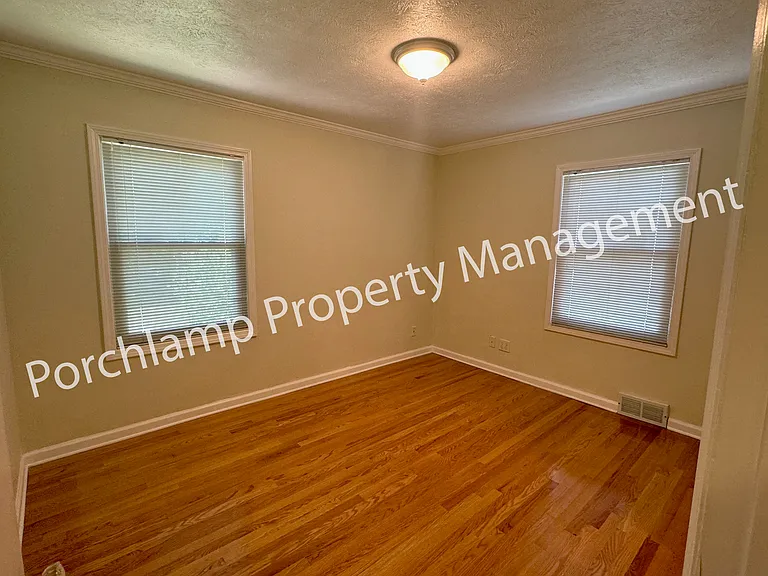 2615 Coit Ave NE — Photo 5