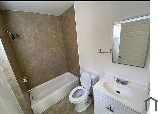 5th image of 1138 Gardenia Ave APT 2