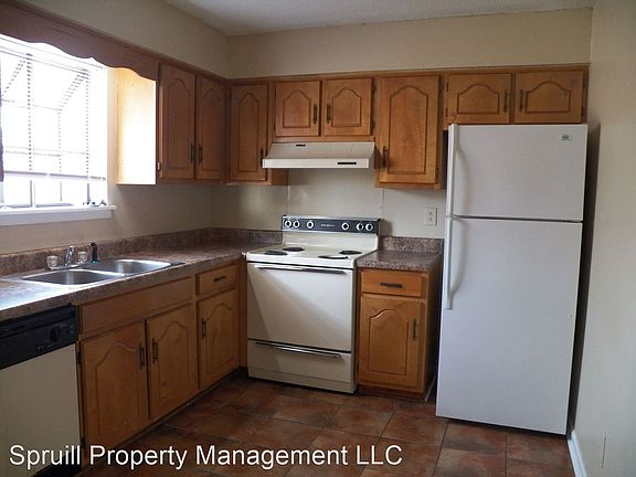 4th image of 110 Helen Cir #B
