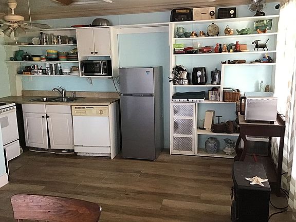 Apt. A Kitchen  / Dining