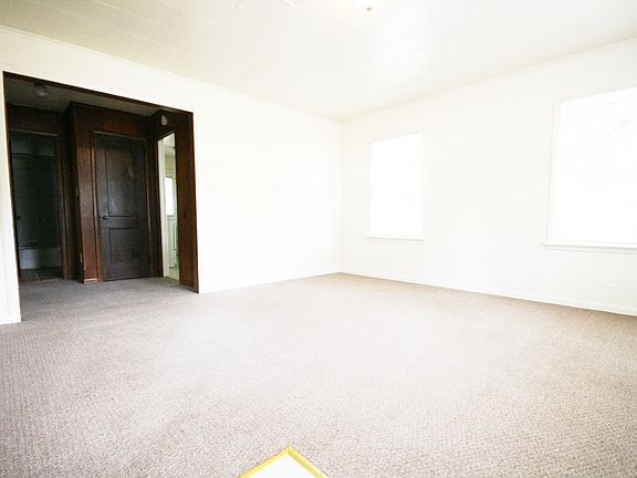 3rd image of 1500 Roanoke Ave