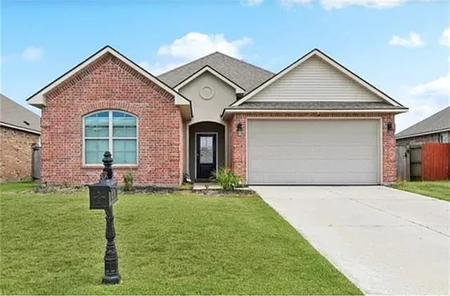4 bed, 2.0 bath, 1683 sqft, $2,200 — Photo 1