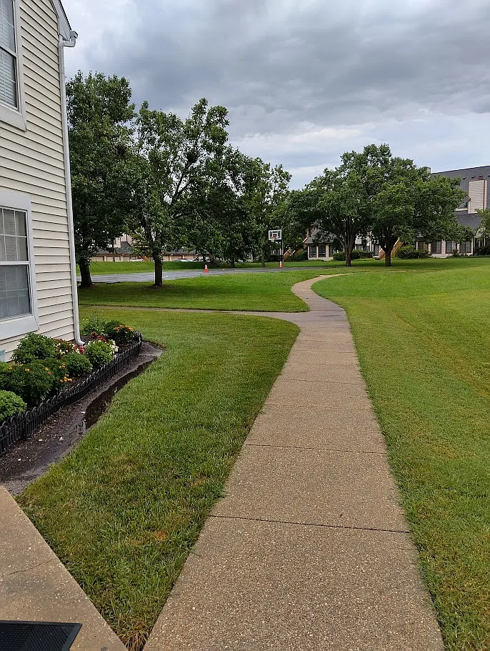 2 bed, 858 sqft, $1,950 — Photo 3