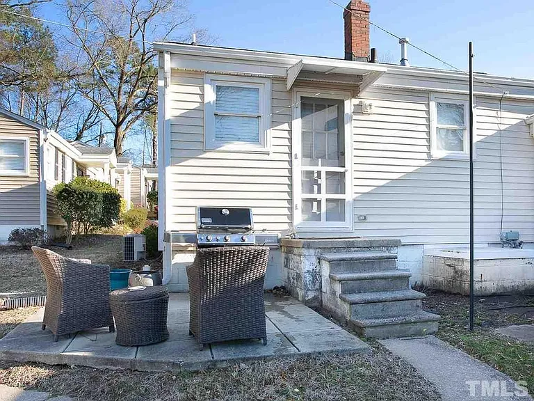 2212 Brewer St — Photo 16