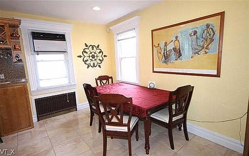 5th image of 220 Hylan Blvd