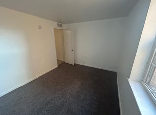 25 Library St #1B, Williamstown, NJ 08094