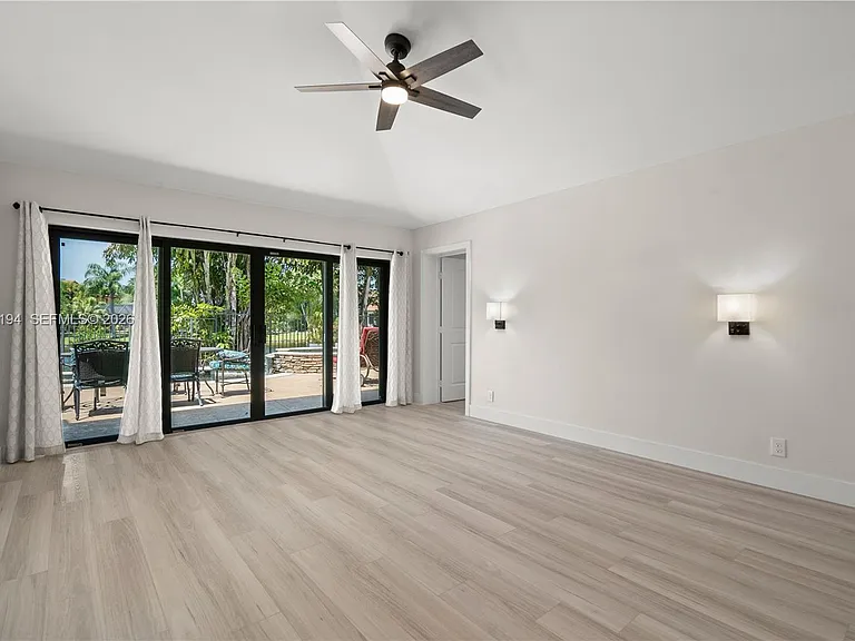 1087 Deerwood Ln — Photo 27