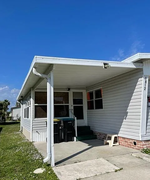 1812 Seagrape St NE — Photo 5