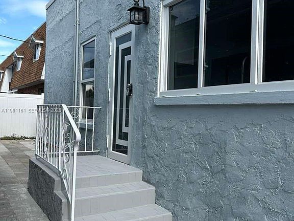 2nd image of 2242 Polk St #2