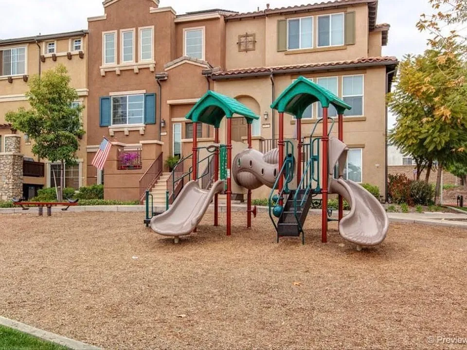 10150 Little Leaf Ln