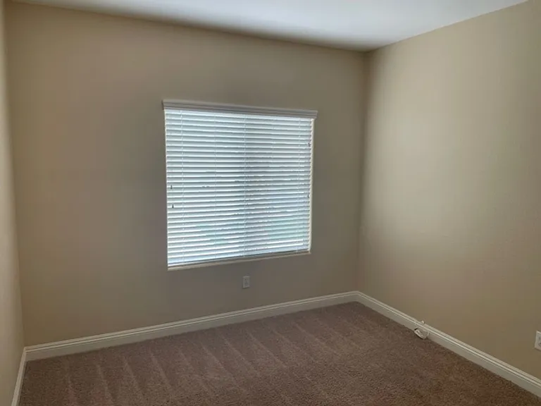 321 Waterton Lakes Ave — Photo 14