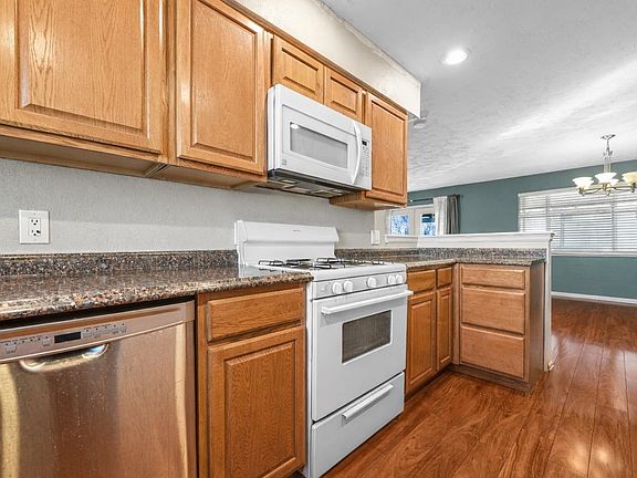 5th image of 527-32 1/8 Rd